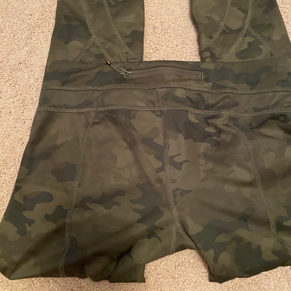 *SOLD* Lululemon camo leggings. Size 6
